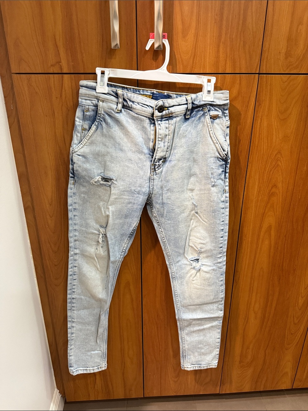 Zara Men's Light Blue Slim Distressed Jeans